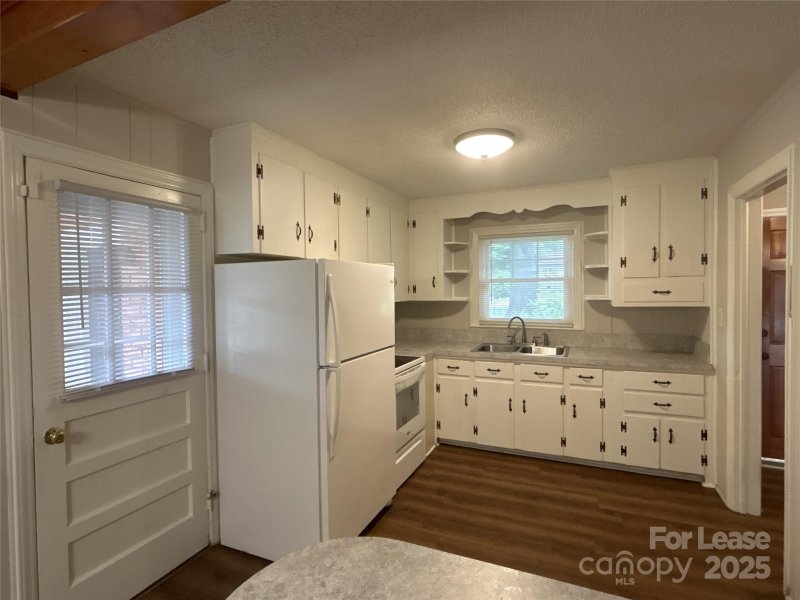 Property image 5 at 3847 Whitehall Drive, Charlotte, NC 28208