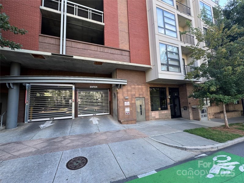 Property image 2 at 525 E 6th Street, Charlotte, NC 28202