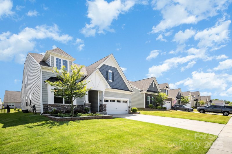Property image 3 of 14124 Southbridge Forest Drive in Chateau, Charlotte, NC 28273