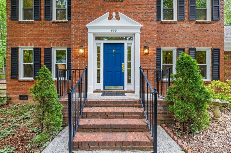Property image 2 at 605 Giles Court, Matthews, NC 28105