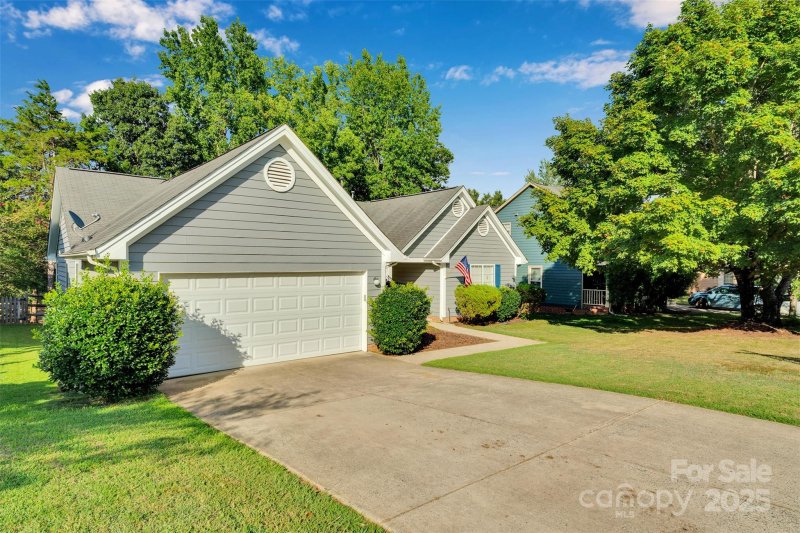 Property image 3 at 10009 Patrick Springs Court, Matthews, NC 28105