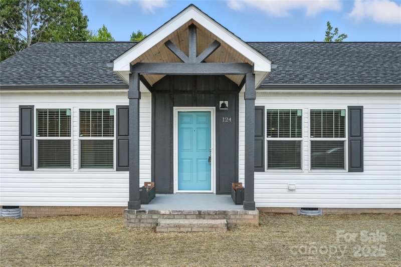 Property image 2 of 124 Dayton Road in Sunset Valley, Dallas, NC 28034