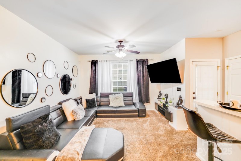 Property image 4 at 1718 Glenlea Vista Court, Charlotte, NC 28216