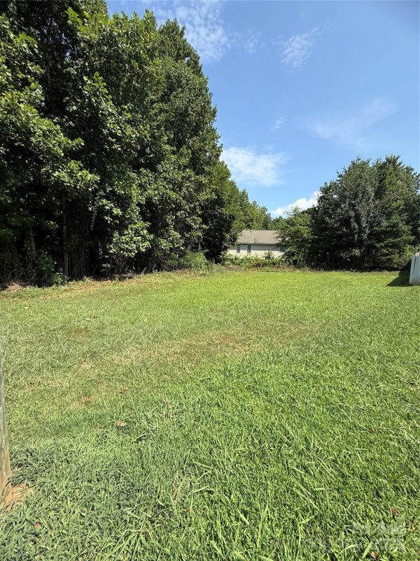 Property image 2 of 8124 Pozzi Road in Laurel Woods, Charlotte, NC 28216