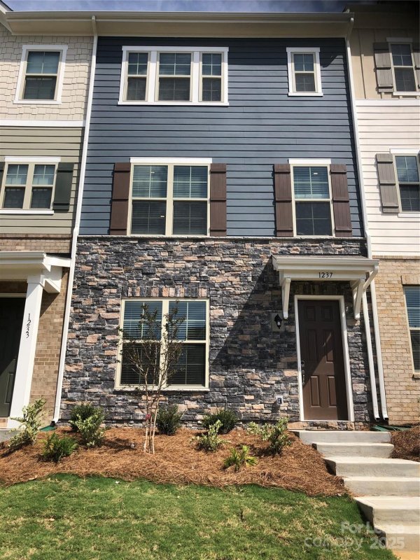 1237 Whitby Moore Street