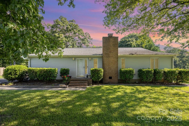 Property image 2 at 609 Catawba Circle, Matthews, NC 28104