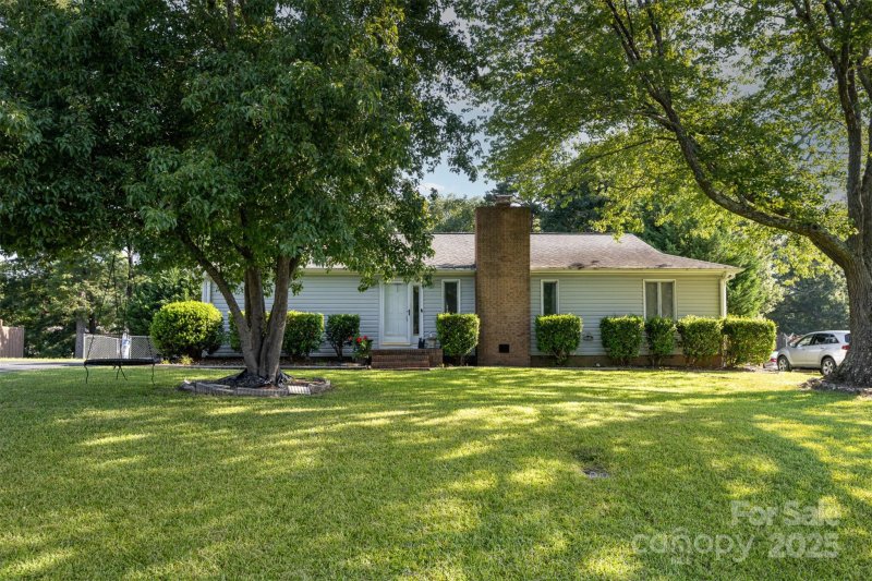 Property image 3 at 609 Catawba Circle, Matthews, NC 28104