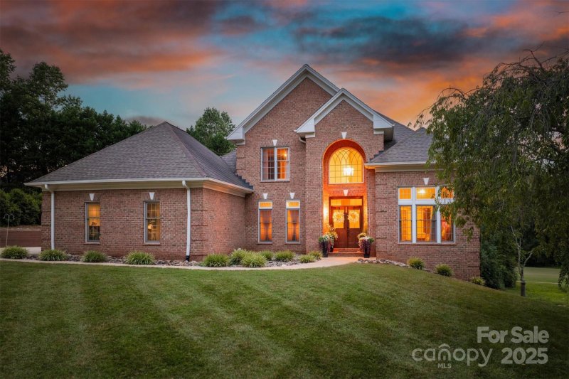 Property image 2 at 4137 Pinecrest Drive, Hickory, NC 28601