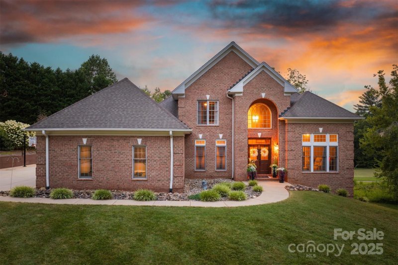 Property image 3 at 4137 Pinecrest Drive, Hickory, NC 28601