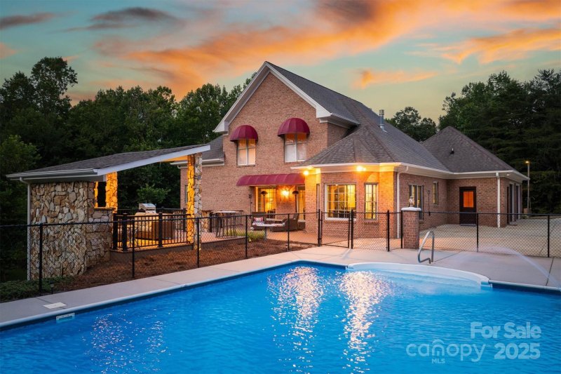 Property image 4 at 4137 Pinecrest Drive, Hickory, NC 28601