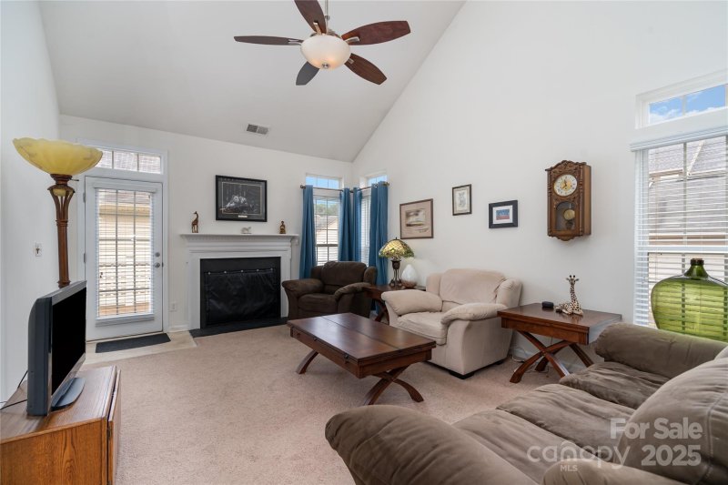 Property image 5 of 8122 Bridgegate Drive in Gilead Ridge, Huntersville, NC 28078