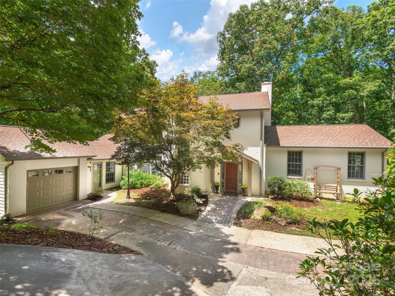 Property image 2 of 608 Upper Sondley Drive in Sondley Estates, Asheville, NC 28805