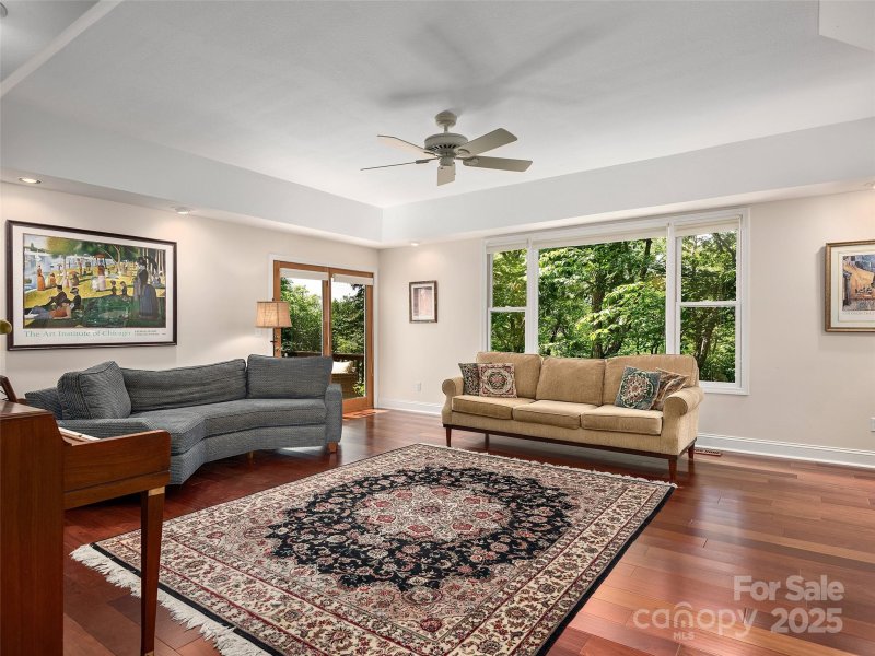 Property image 5 of 608 Upper Sondley Drive in Sondley Estates, Asheville, NC 28805