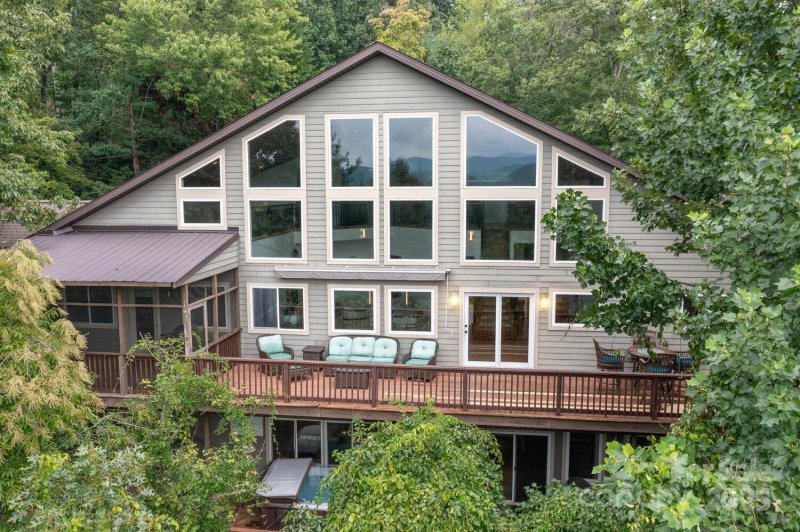 Rambling Ridge, Hendersonville Community