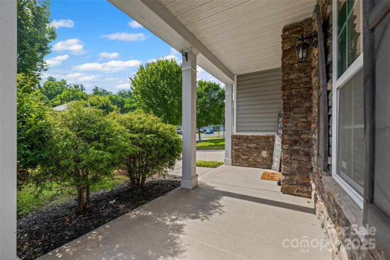 Property image 3 of 10426 Kempsford Drive in Houston Hills, Charlotte, NC 28262