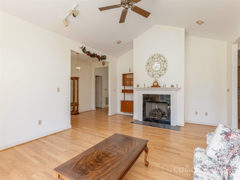 Property image 5 of 15 Oak Gate Drive in Flat Rock Lakes, Hendersonville, NC 28739