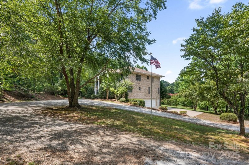 Property image 3 of 25 Towhee Trail in Red Fox, Tryon, NC 28782