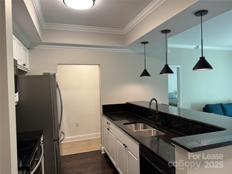 Property image 2 at 300 W 5th Street, Charlotte, NC 28202