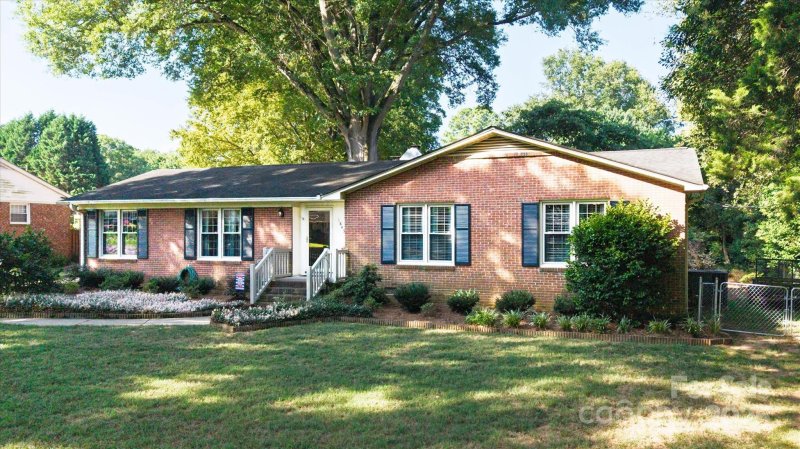 Property image 3 of 1845 Matthews Drive in Matthews Estates, Rock Hill, SC 29732