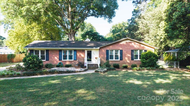 Property image 4 of 1845 Matthews Drive in Matthews Estates, Rock Hill, SC 29732