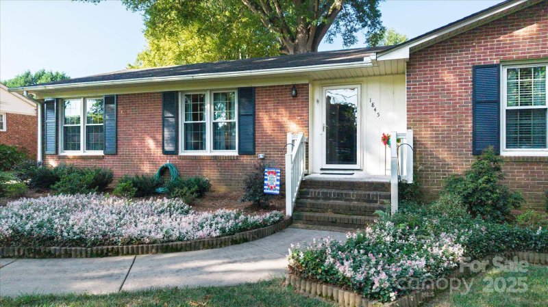 Property image 5 of 1845 Matthews Drive in Matthews Estates, Rock Hill, SC 29732