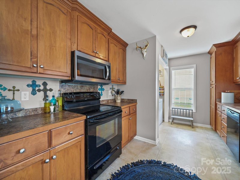 Property image 5 of 2017 Longhorn Drive in Summey Knoll, Dallas, NC 28034