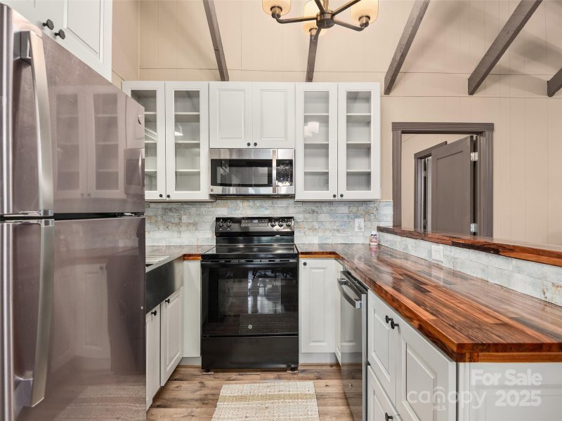 Property image 4 of 31 Poplar Lane in Spring Lake Estates, Maggie Valley, NC 28751