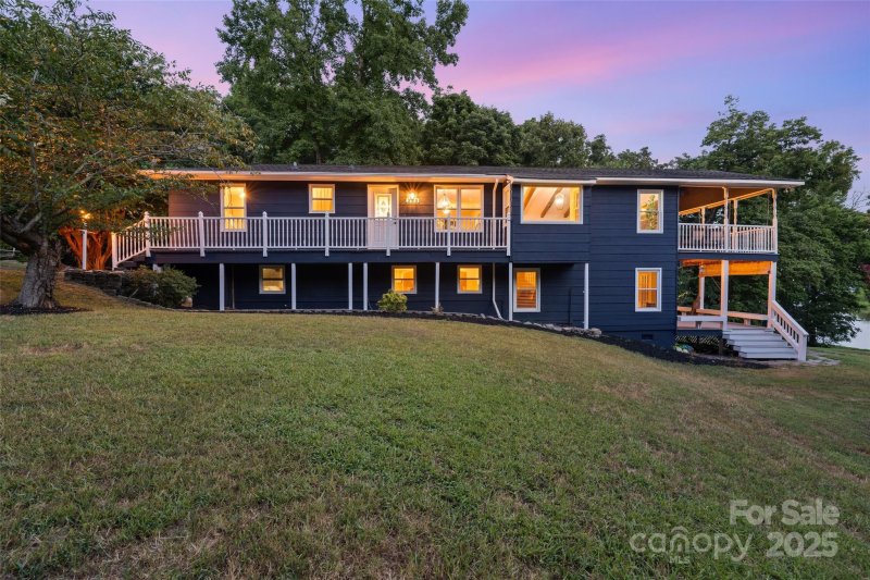 Property image 2 of 335 Carroll Cove in Lake Wylie, Clover, SC 29710