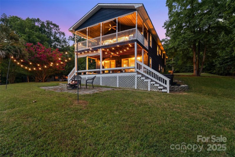 Property image 3 of 335 Carroll Cove in Lake Wylie, Clover, SC 29710
