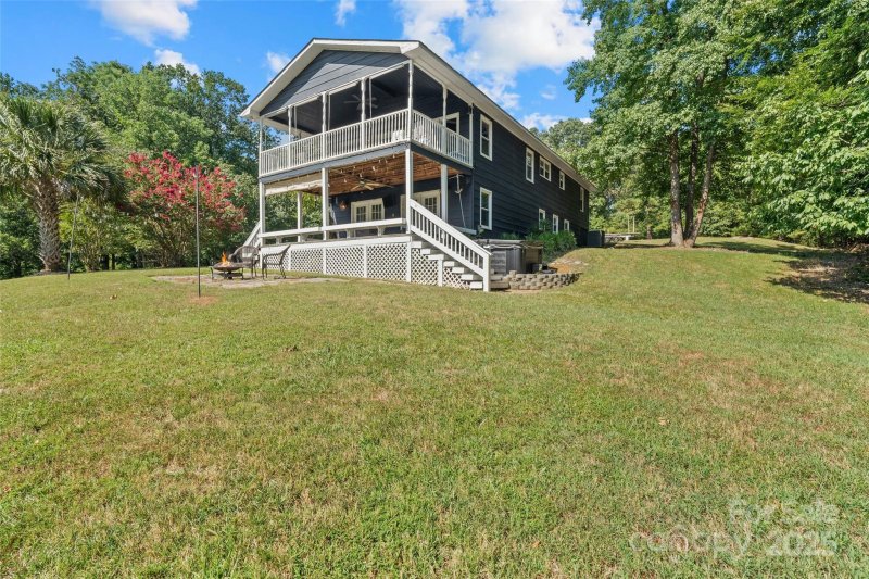 Property image 5 of 335 Carroll Cove in Lake Wylie, Clover, SC 29710