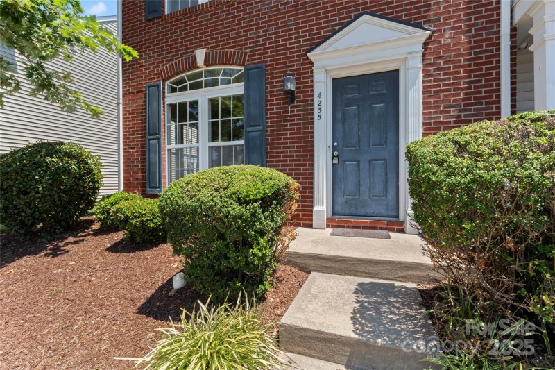 Property image 4 of 4235 Coulter Crossing in Farmington Ridge, Charlotte, NC 28213