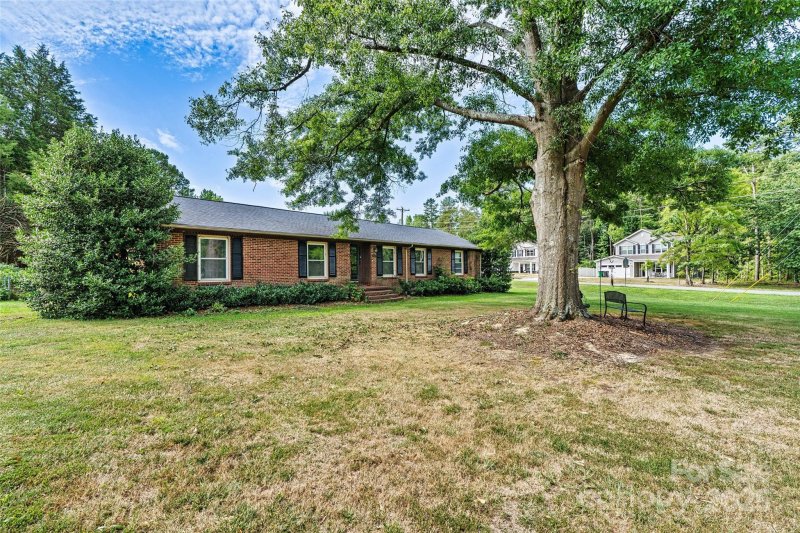 Property image 3 at 693 Fielding Road, Charlotte, NC 28214