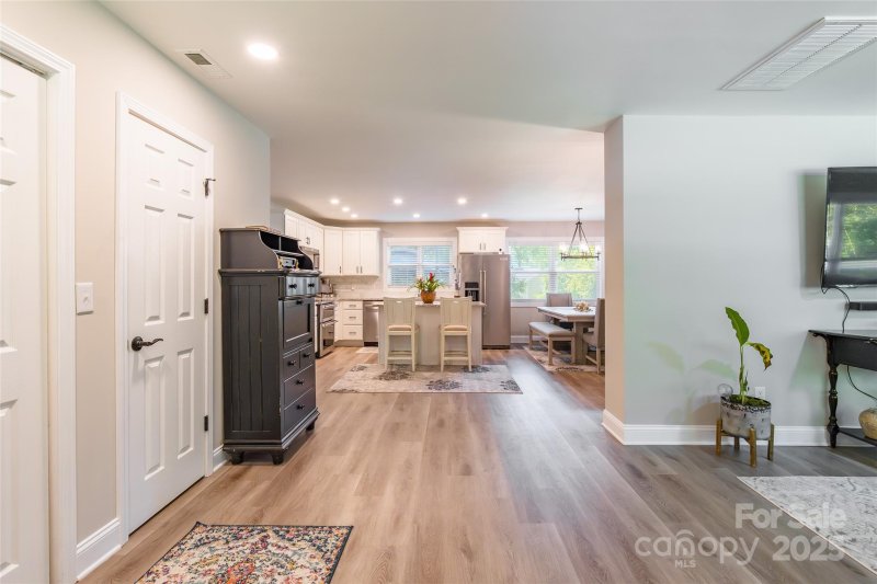 Property image 3 of 1631 Wendover Court in Matthews Estates, Rock Hill, SC 29732