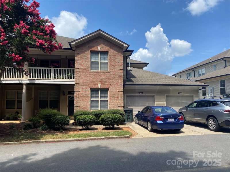 Michaels Landing, Charlotte Community