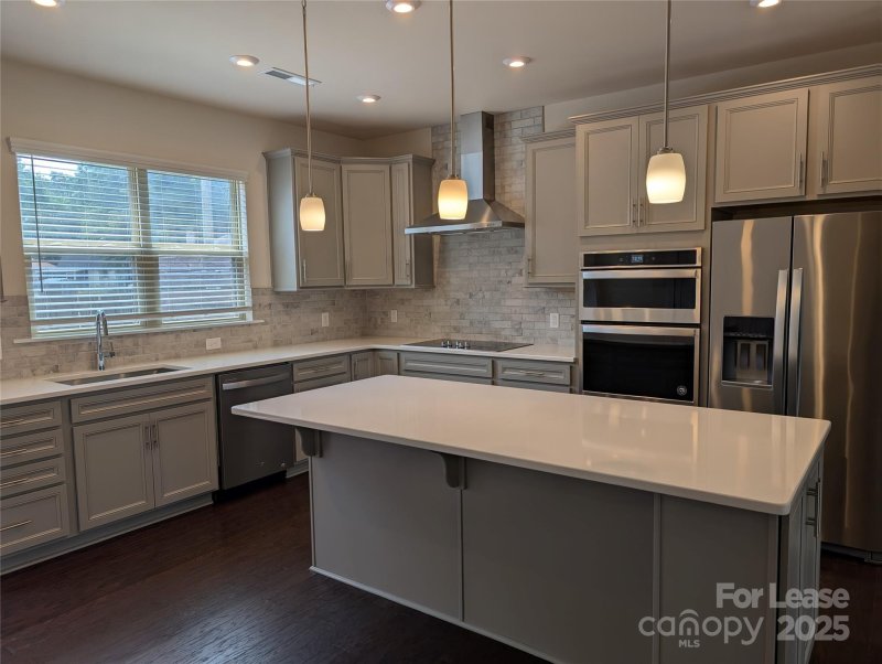 Property image 3 of 17137 Soho Drive in Central Point, Charlotte, NC 28204