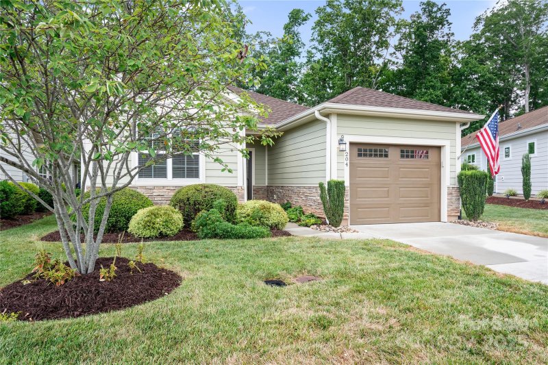 Property image 2 at 204 Flat Rock Drive, Denver, NC 28037