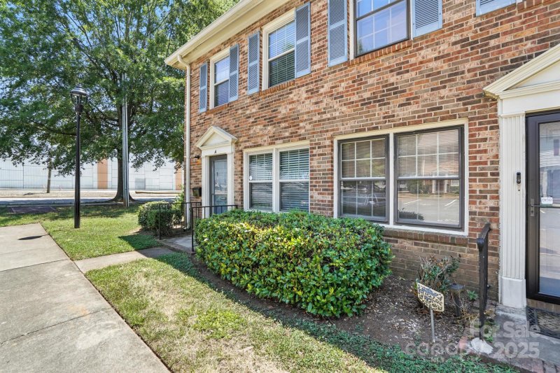 Property image 2 of 6440 Old Pineville Road in Carriage House, Charlotte, NC 28217