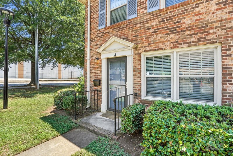 Property image 3 of 6440 Old Pineville Road in Carriage House, Charlotte, NC 28217