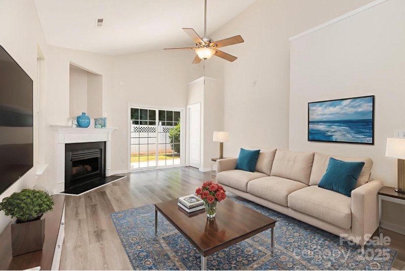 Property image 2 of 8390 Chaceview Court in Villages Of Avonlea, Charlotte, NC 28269