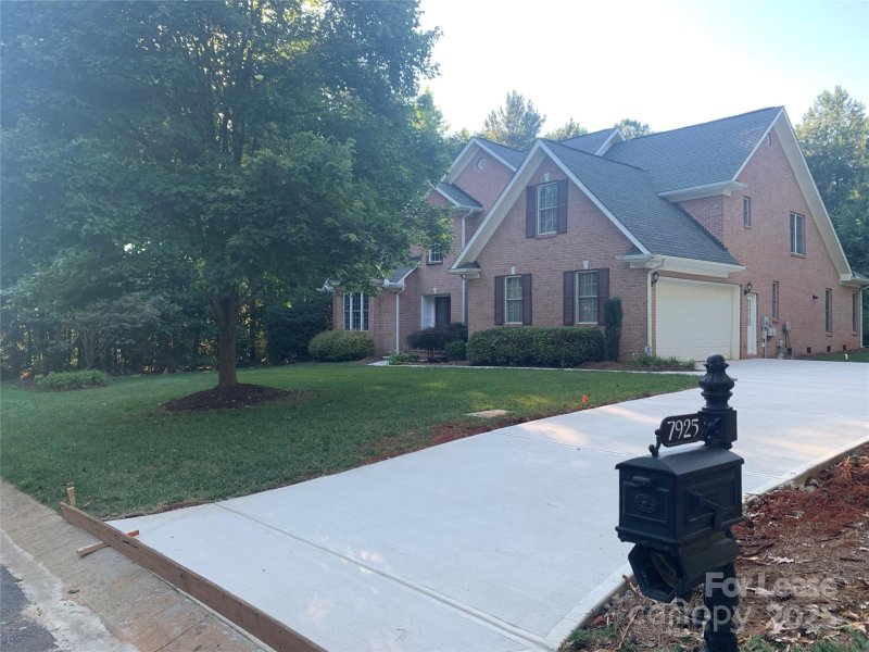 Property image 2 at 7925 Bay Pointe Drive, Denver, NC 28037