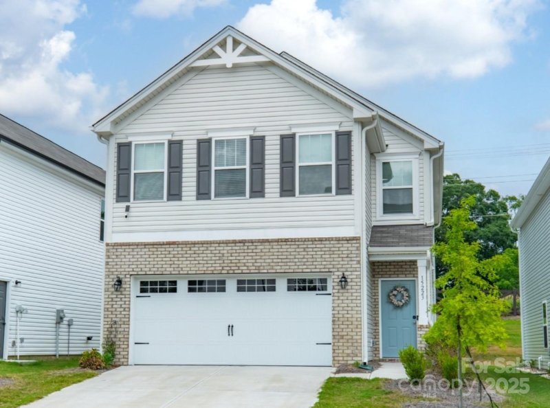 Villages of Mallard Creek, Charlotte Community