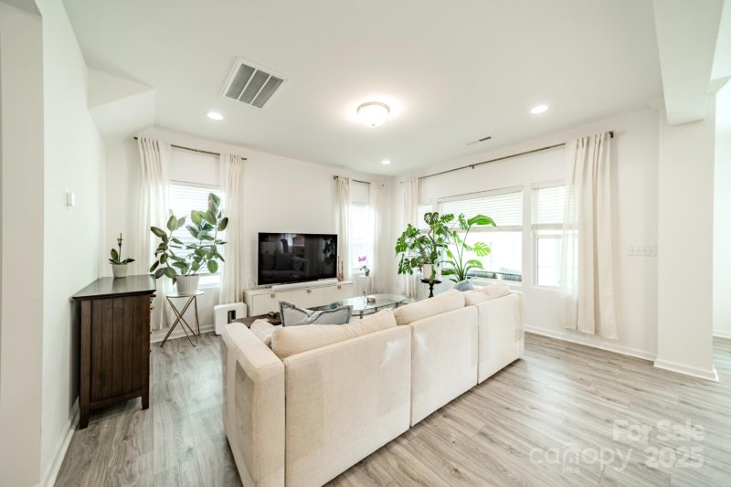 Property image 3 of 15223 Scoter Street in Villages of Mallard Creek, Charlotte, NC 28262