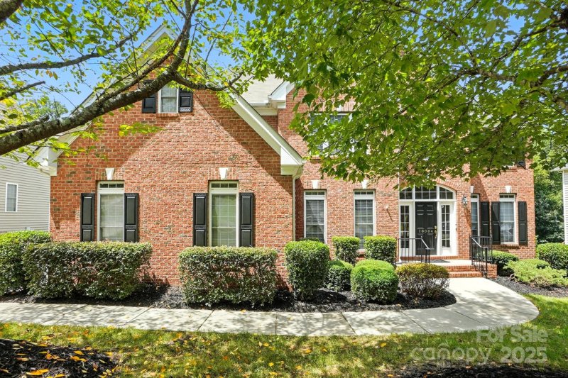 Highland Creek, Charlotte Community