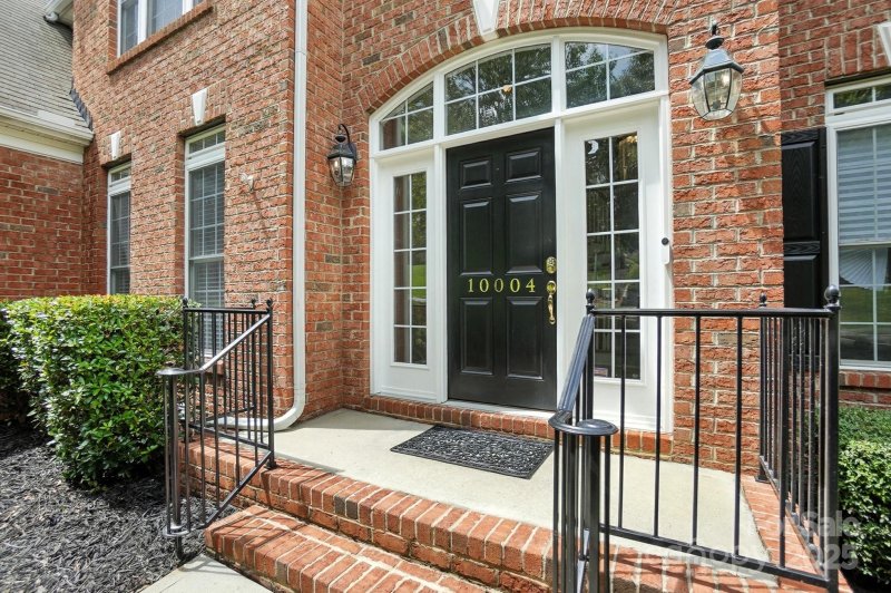 Property image 2 of 10004 Legolas Lane in Highland Creek, Charlotte, NC 28269