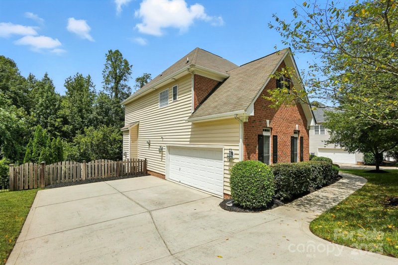 Property image 3 of 10004 Legolas Lane in Highland Creek, Charlotte, NC 28269