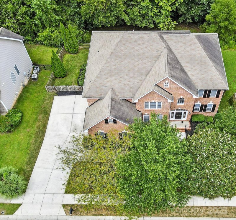 Property image 4 of 10004 Legolas Lane in Highland Creek, Charlotte, NC 28269