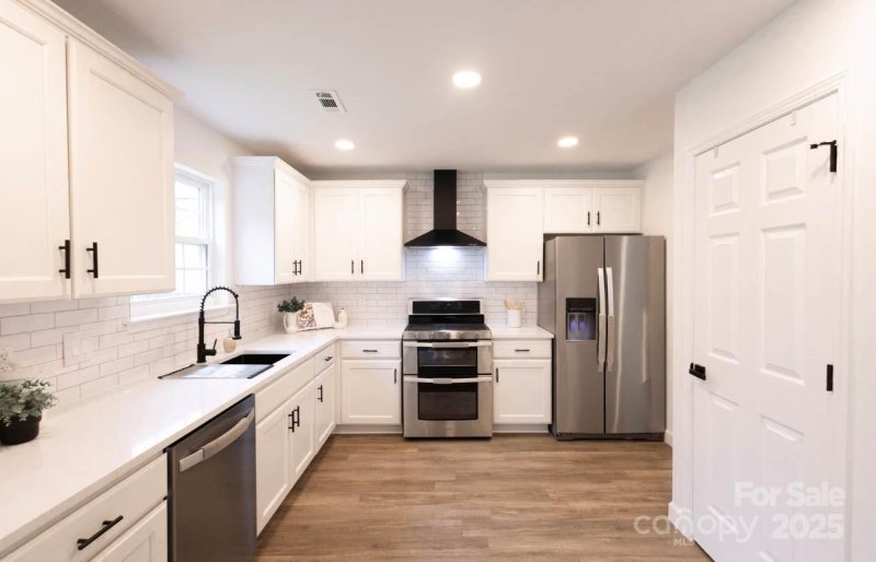 1009 Glen Hollow Drive