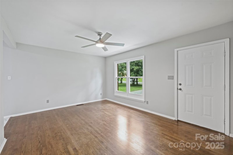 Property image 2 at 2840 Edsel Place, Charlotte, NC 28205