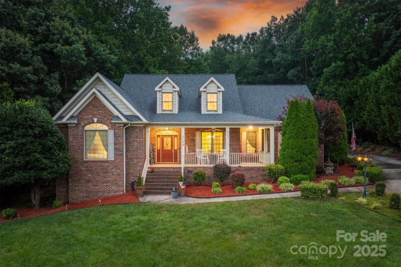 Fox Chase, Newton Community