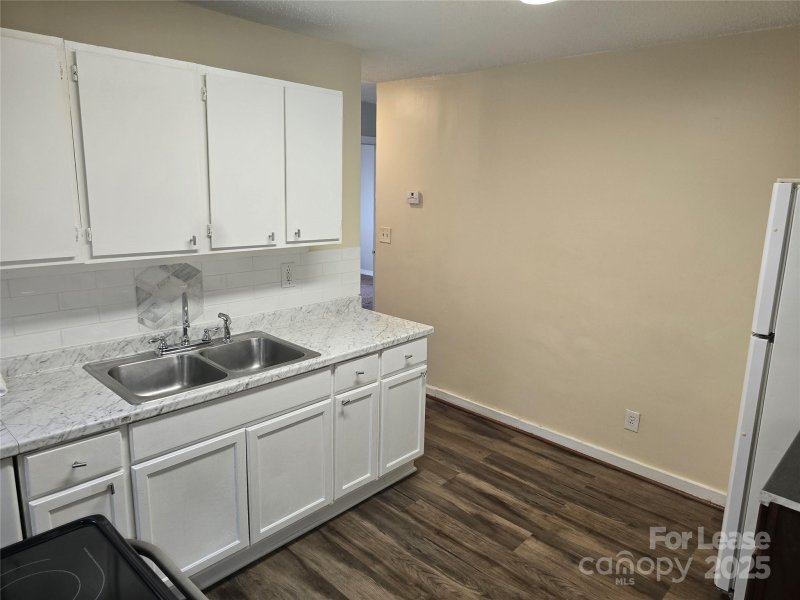 Property image 3 at 1600 Catherine Simmons Avenue, Charlotte, NC 28216